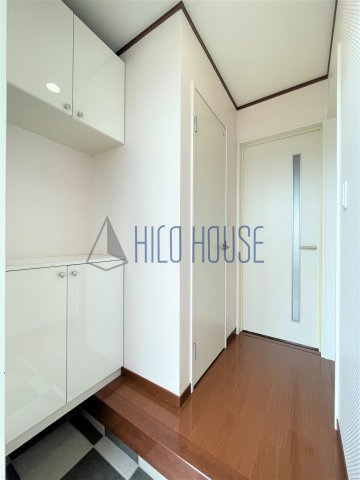 ジェレミ・スクウェアの玄関