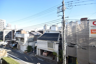 【展望】 | 眼前に広がる空の雄大さと、このお部屋の自慢の一つである「眺望」をご覧ください。毎日、この景色を独り占めできる新生活に夢が広がります。～即日のご見学可能～　お問合せはお気軽にどうぞ。
