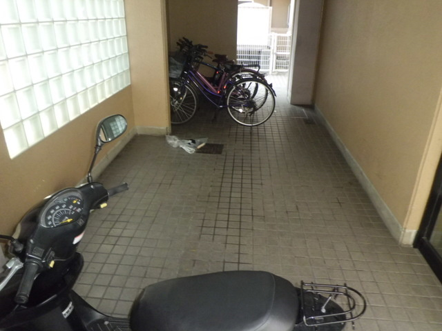 ロイヤルメゾン魚崎Ⅱの駐車場