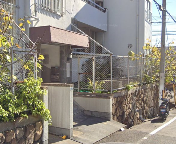 湊川第２マンションのエントランス
