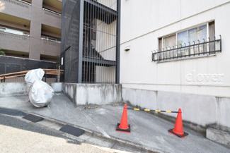 【駐車場】 | バイク置き場。空き区画の有無や駐輪料金、サイズおよび排気量規定などについては、改めてお問い合わせください。～即日のご見学可能～　お問合せはお気軽にどうぞ。