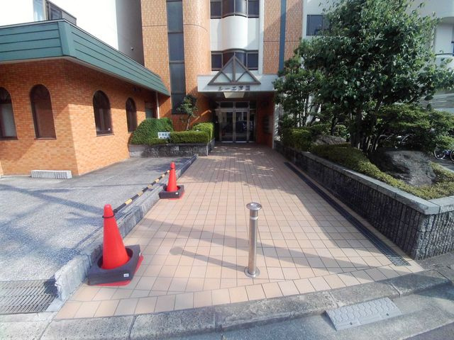 ルーエ芦屋のエントランス