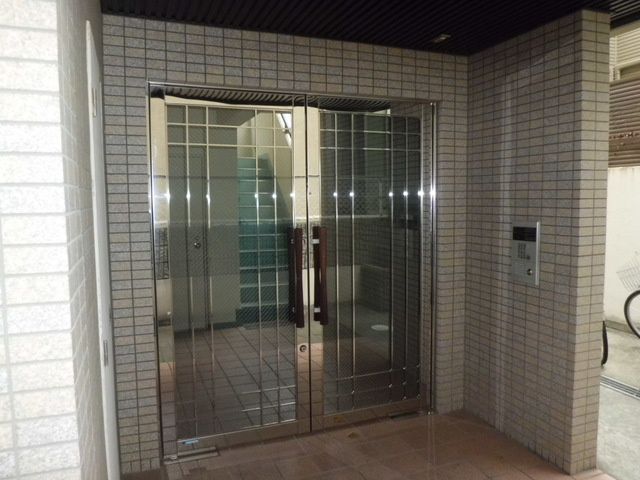 レヴィータ（旧こもれび荘）のエントランス