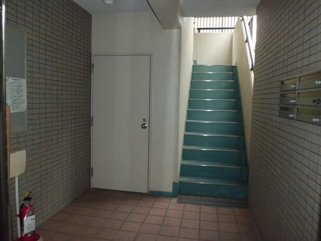 レヴィータ（旧こもれび荘）のエントランス