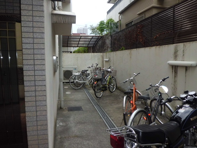 レヴィータ（旧こもれび荘）の駐車場