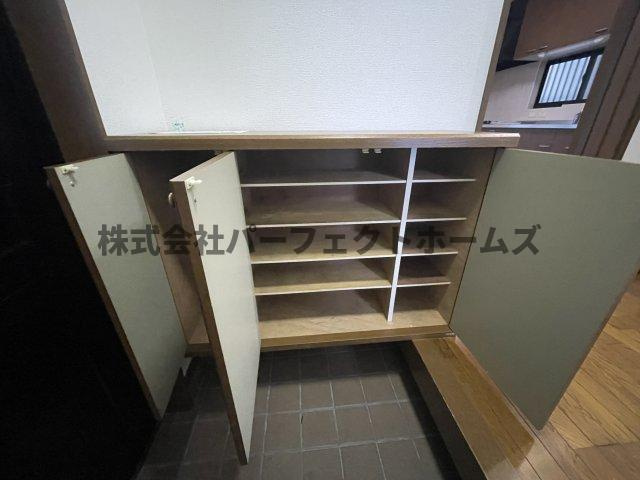 山之上1丁目戸建　賃貸の収納|シューズボックスです