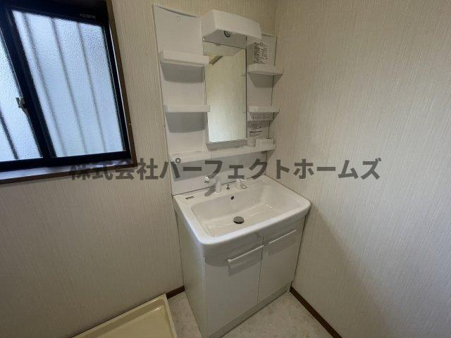 山之上1丁目戸建　賃貸の独立洗面台|独立洗面台あり、毎朝おしゃれに忙しい女性の方におすすめです