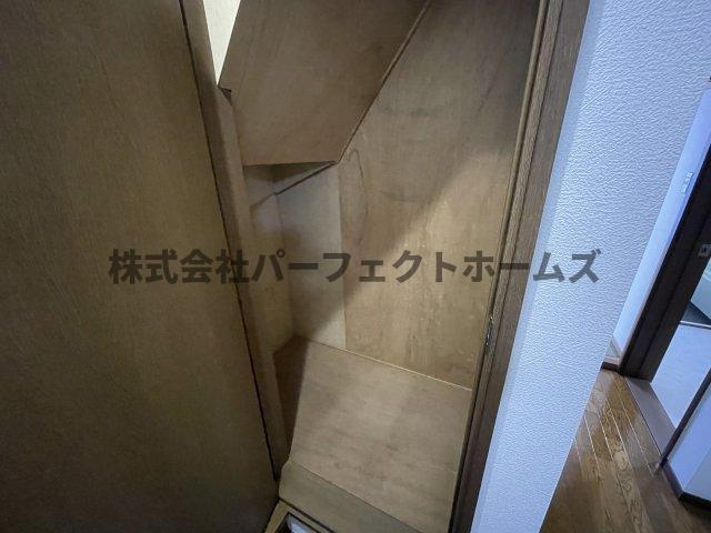 山之上1丁目戸建　賃貸の収納|階段下収納