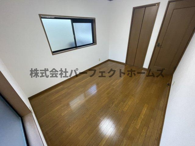 山之上1丁目戸建　賃貸の洋室|明るい洋室です