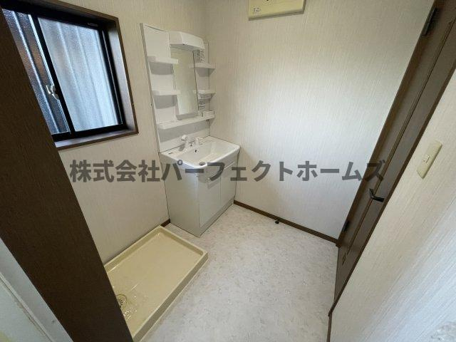 山之上1丁目戸建　賃貸の洗面所|スペースが確保できる洗面所です