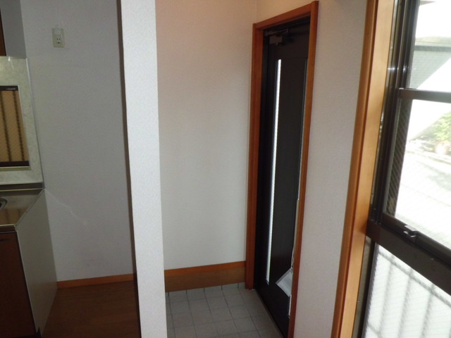 友田町貸家の玄関