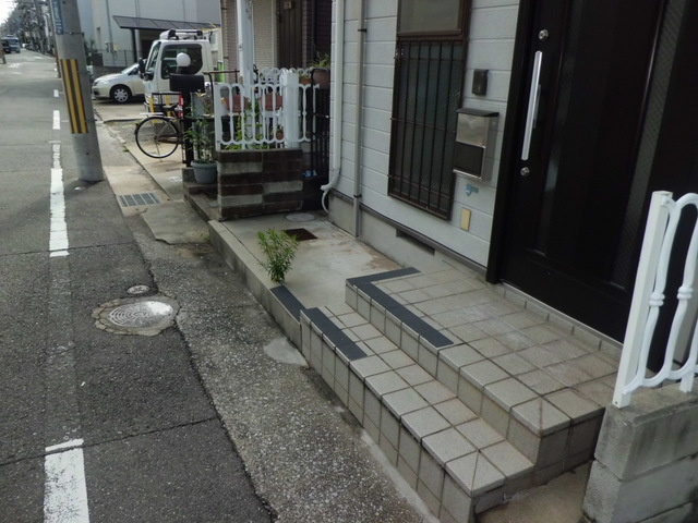 友田町貸家の駐車場