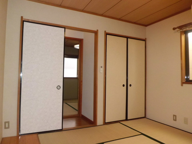 友田町貸家の居間・リビング