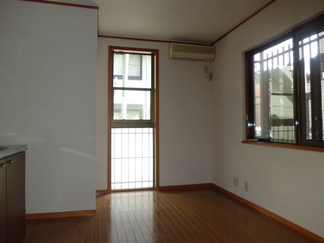 友田町貸家の洋室