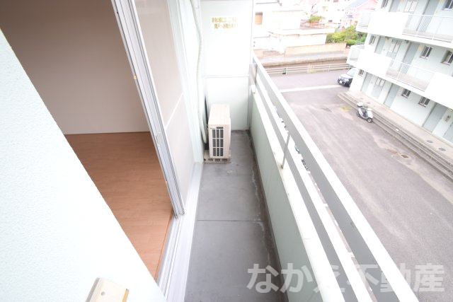 【バルコニー】 | 開放的で明るい空間を演出してくれるバルコニーです