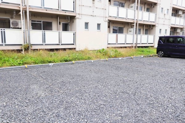ビレッジハウス高屋2号棟の駐車場|カースペースがあります
