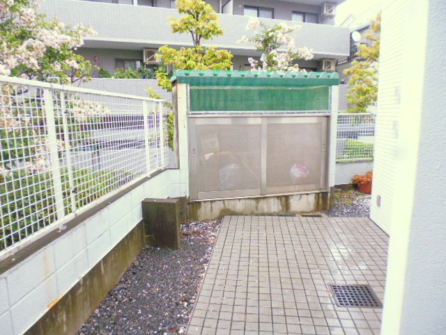 敷地内ごみ置き場