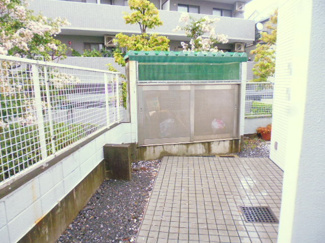 敷地内ごみ置き場
