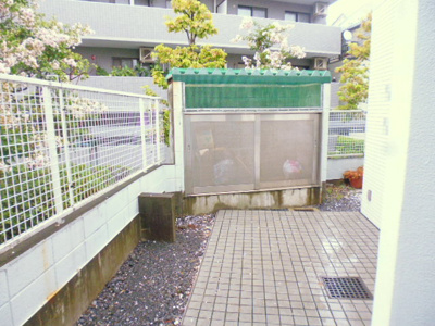 敷地内ごみ置き場