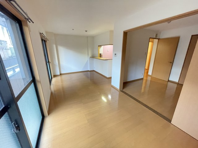 キャトル・セゾンⅡの居間・リビング|別部屋同一間取りのお写真となります。