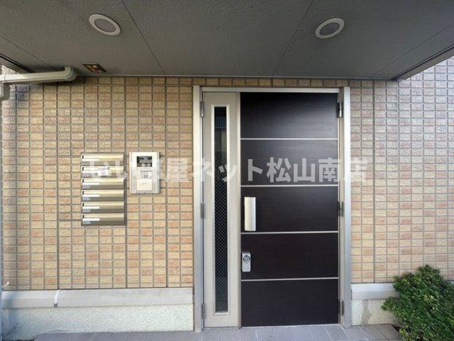 【エントランス】 | ルミエール朝生田