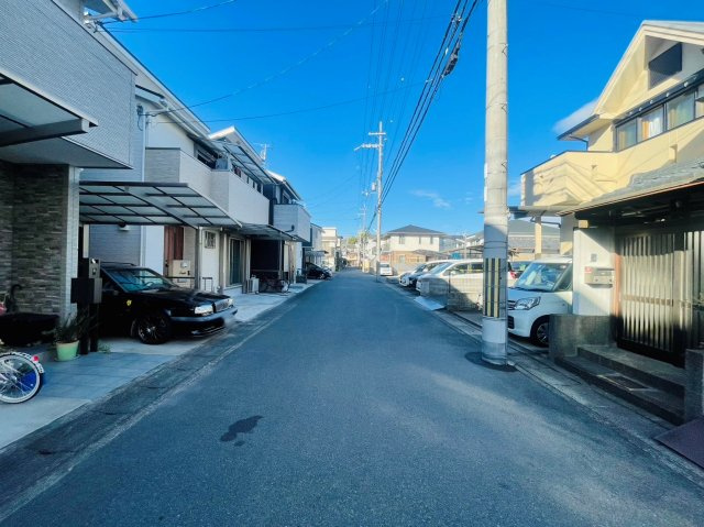 梅津堤上町の前面道路含む現地写真