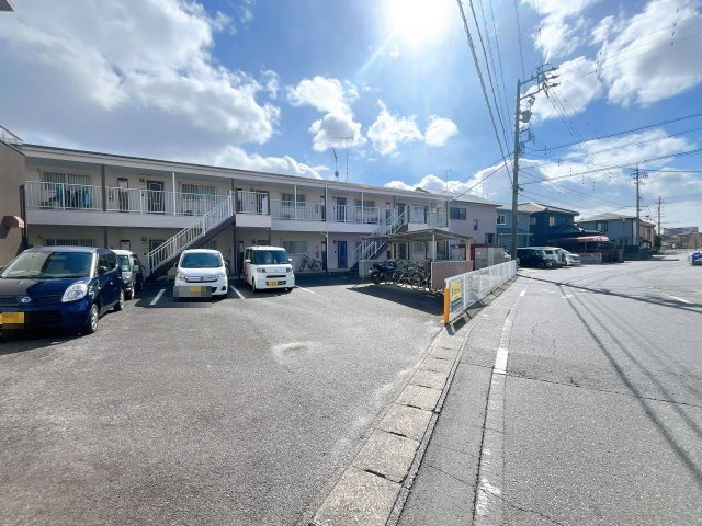 Surplus　Kの駐車場
