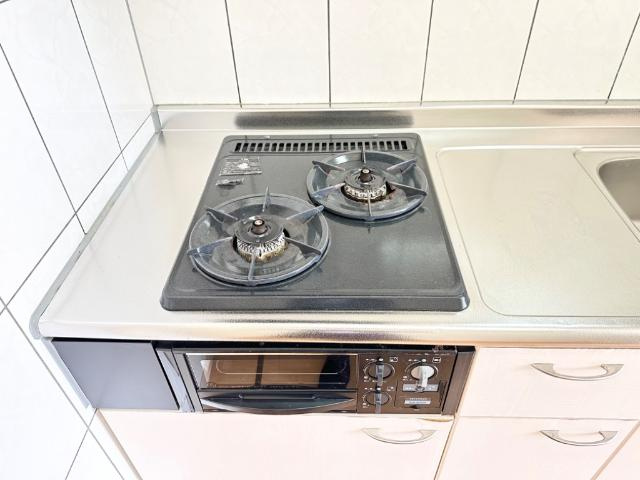 フラワーハウスのキッチン|2口ガスコンロ