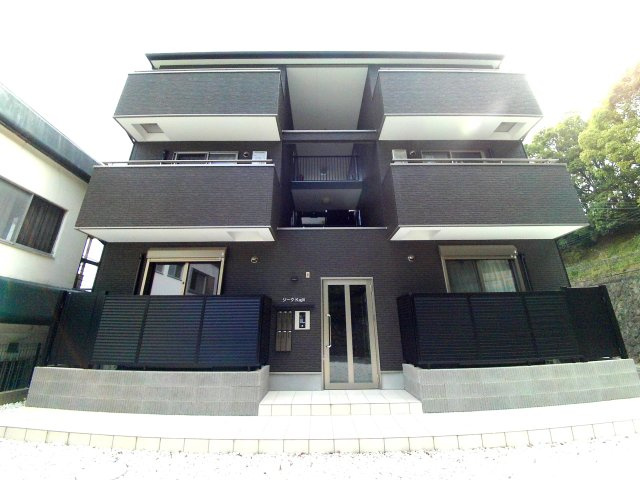 カサ六甲台町(旧ジークKAJII)のエントランス