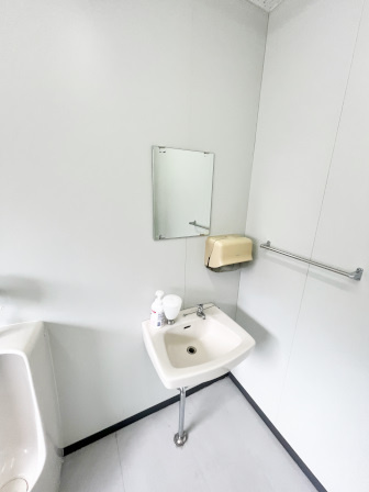 ワインドワークスビルの洗面所