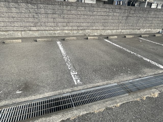 メゾンヒカリの駐車場