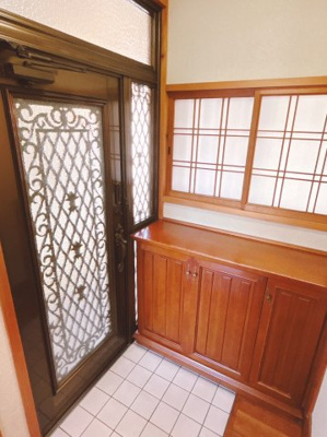 【玄関】 | JGS緑丘マンション別館 | 開放感のある玄関はまるで戸建ての玄関のよう