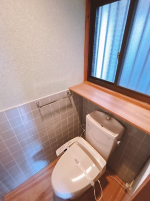 【トイレ】 | JGS緑丘マンション別館 | おふろ、トイレに窓があるので換気しやすいです