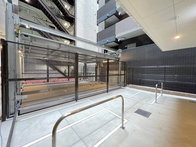 レオングラン本町橋の駐車場