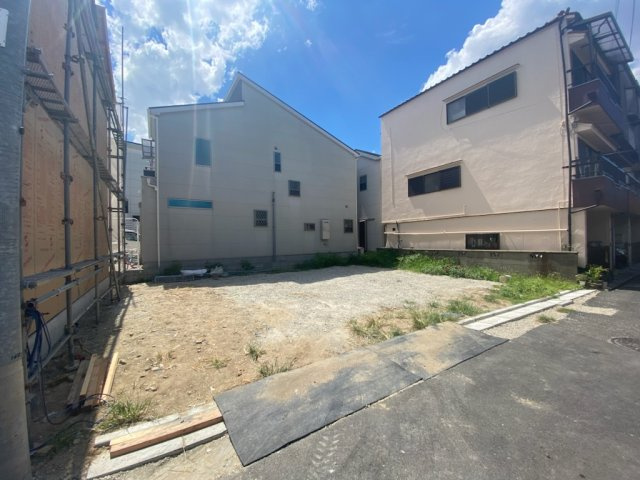 【建築条件付き土地】サン・タウンニュー岸和田3丁目の前面道路含む現地写真|■土地は30坪以上ありますので、お車2台駐車可能ですよ♪♪