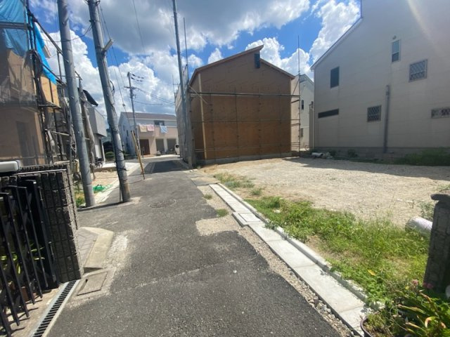 【建築条件付き土地】サン・タウンニュー岸和田3丁目の前面道路含む現地写真|■前面道路は４ｍ以上に広がります♪♪