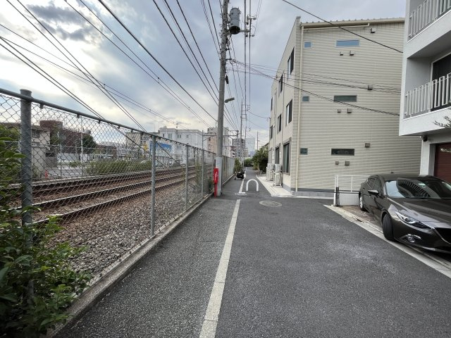 大田区西糀谷４丁目築浅一戸建ての前面道路含む現地写真