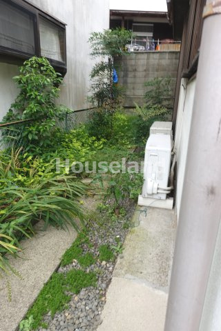 六十谷戸建の庭