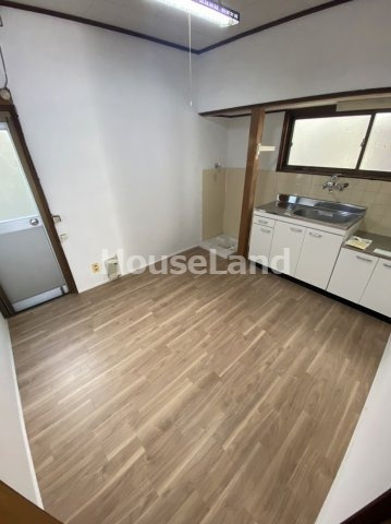 六十谷戸建の居間・リビング