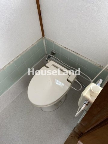 六十谷戸建のトイレ