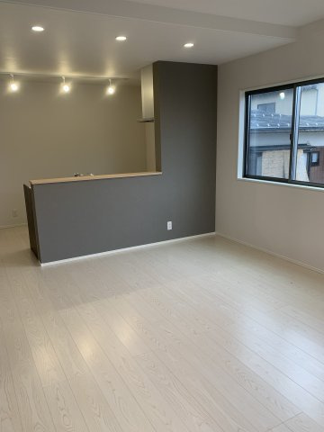 6688浜坂３丁目未入居住宅の居間・リビング