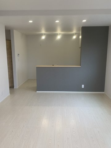 6688浜坂３丁目未入居住宅の居間・リビング