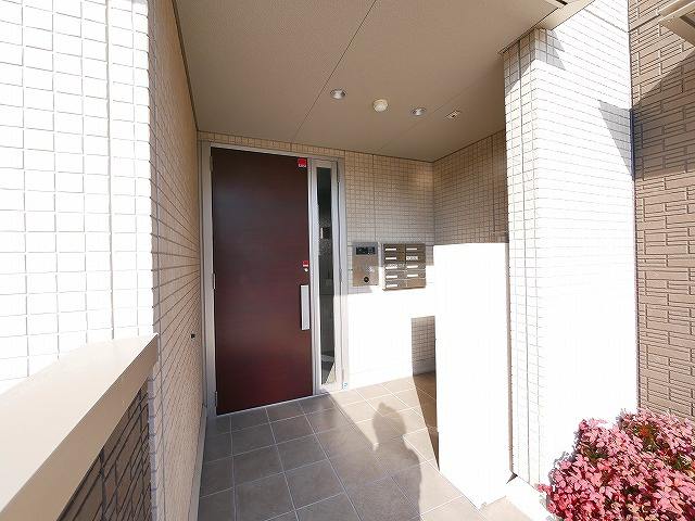 グレイスのエントランス|落ち着いたエントランスです