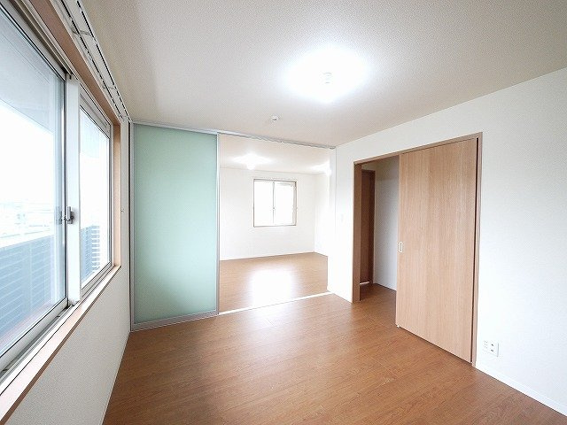 ルミナスＡ・Ｂ（櫟本町）の子供部屋|子供部屋としても使い勝手の良いお部屋です