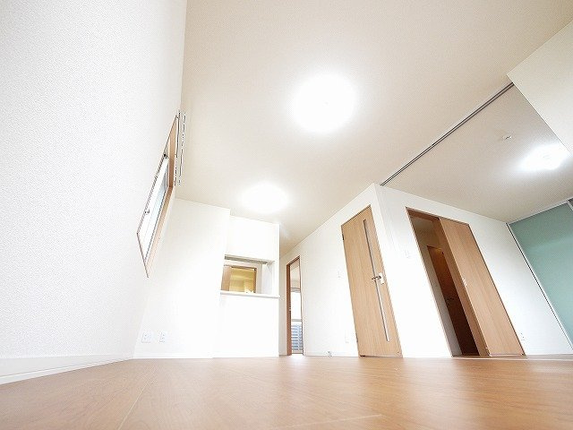 ルミナスＡ・Ｂ（櫟本町）の居間・リビング|居間です