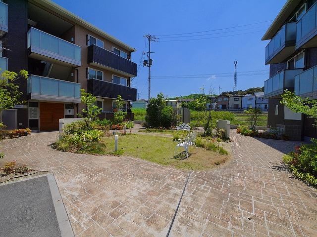 ルミナスＡ・Ｂ（櫟本町）のその他|敷地内のお庭です