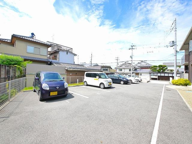 ソルジェンテの駐車場|車をお持ちの方に嬉しい駐車場付きの物件です