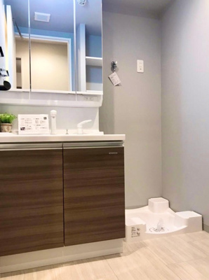 【独立洗面台】 | プレシオ野江 | 日々の身支度に欠かせない独立洗面台です。