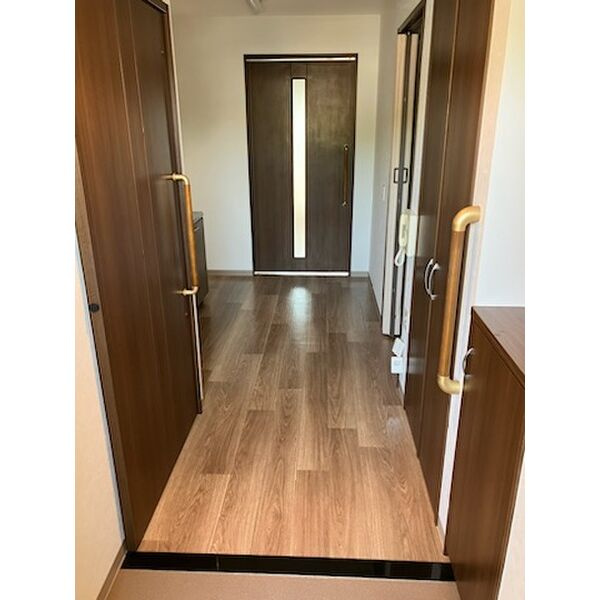 カリヨン三藏田の玄関