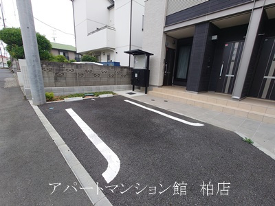サニーホームⅡの駐車場